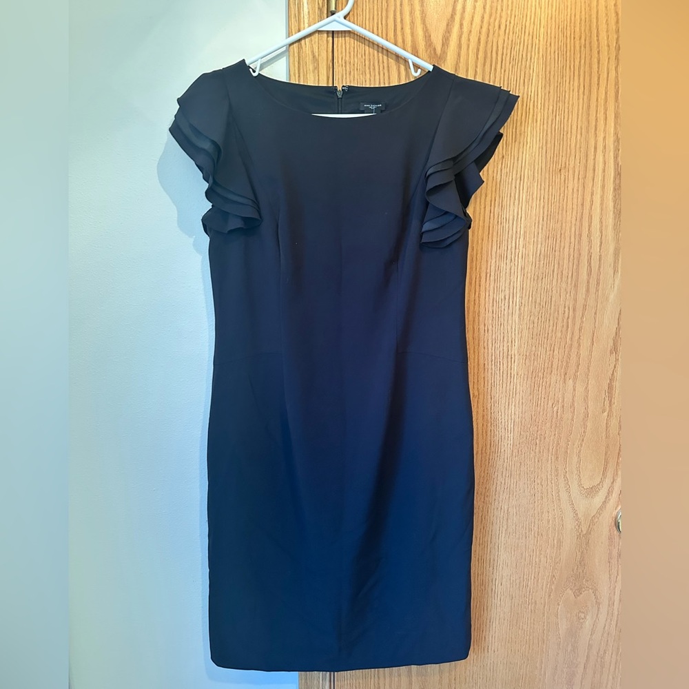 Ann Taylor women’s dress
Size: 8
Zippered back
Never worn
